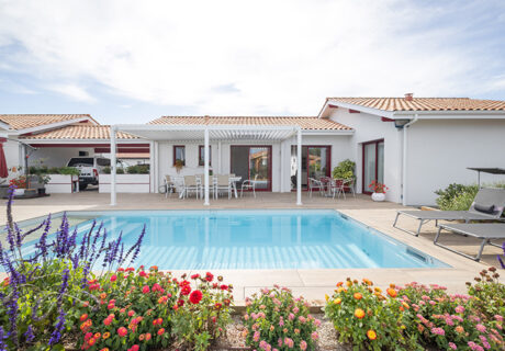 Maison neuve avec terrasse et piscine